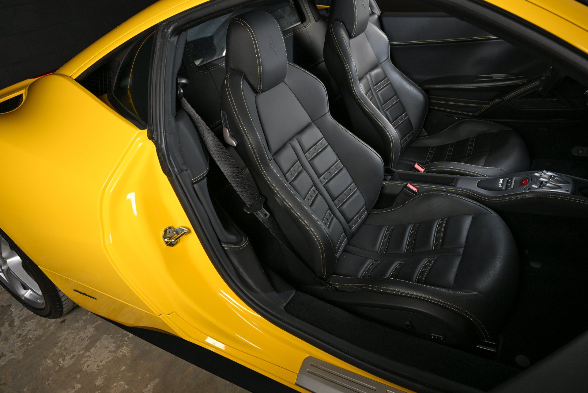 Used 2011 Ferrari 458 Italia Coupe RWD image 6