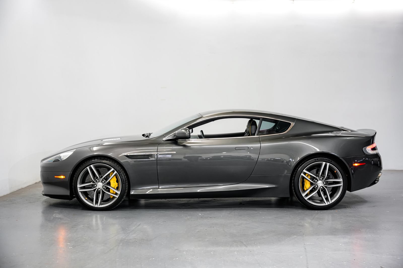 Used 2014 Aston Martin DB9 Coupe RWD image 7
