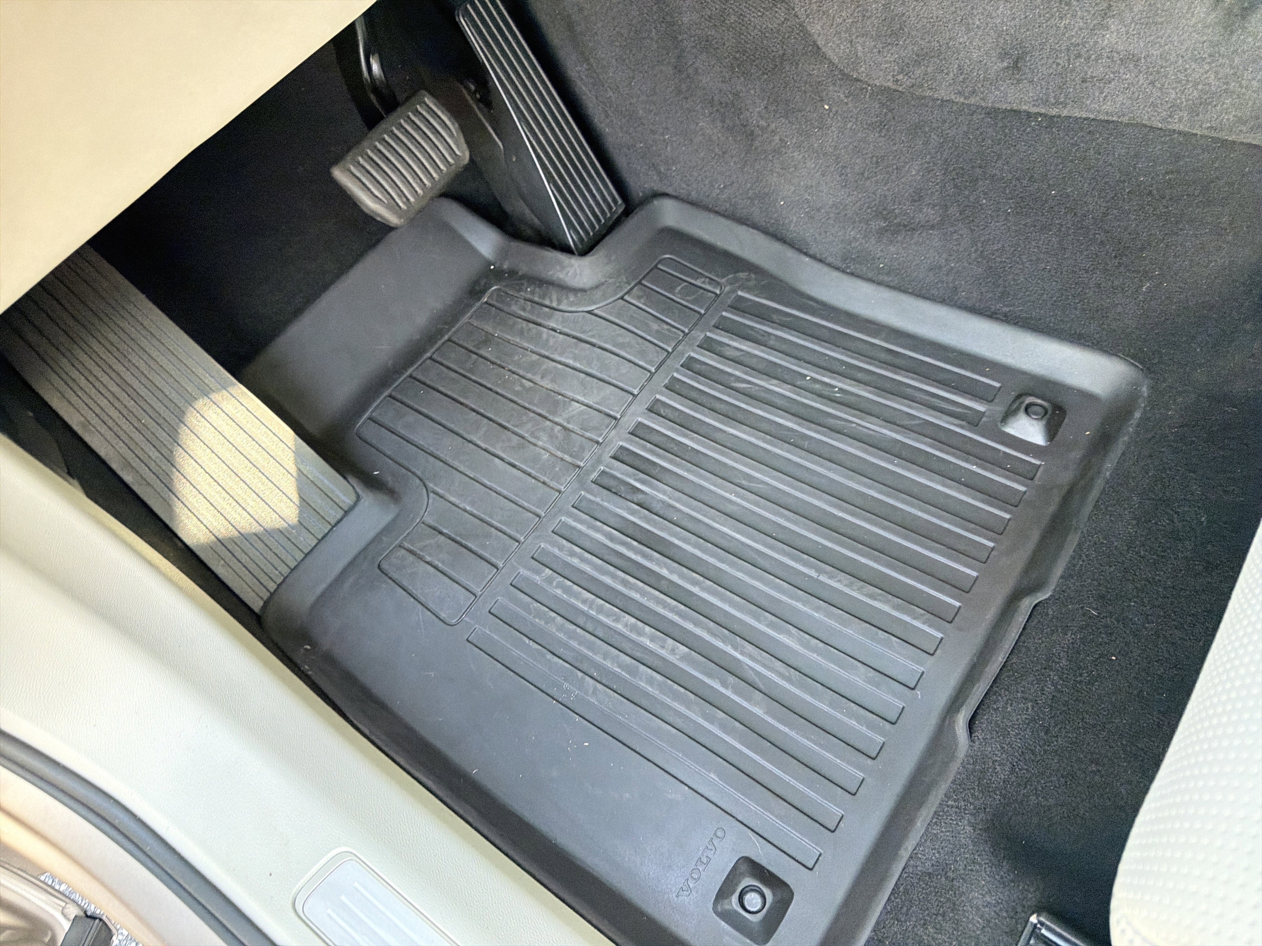 Used 2026 Volvo XC60 B5 Ultra w/ Protection Package Premier image 17