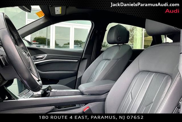 Used 2023 Audi e-tron Premium w/ Convenience Plus Package AWD/4WD image 17