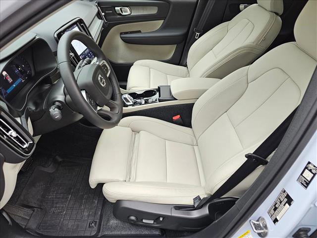 Used 2026 Volvo XC40 B5 Ultra w/ Climate Package image 15