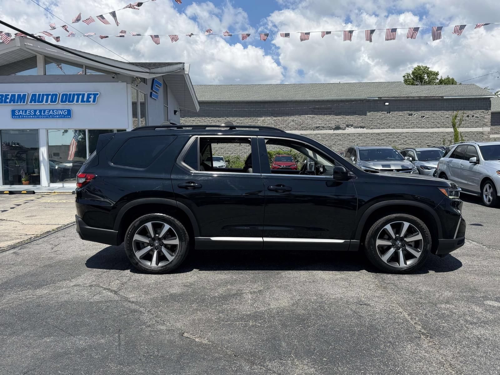Used 2023 Honda Pilot Elite image 8