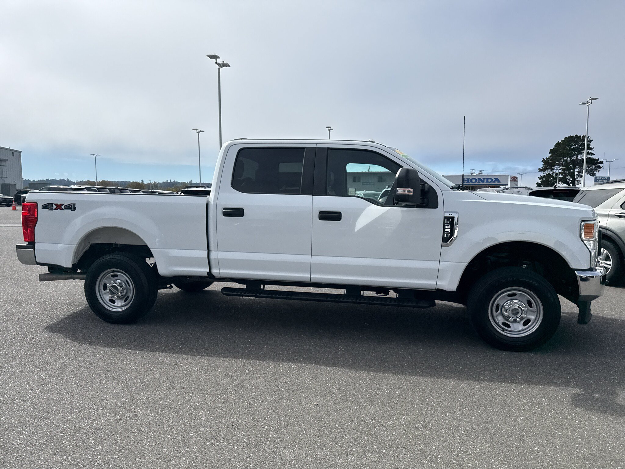 Used 2022 Ford F250 XL w/ Power Equipment Group AWD/4WD image 4