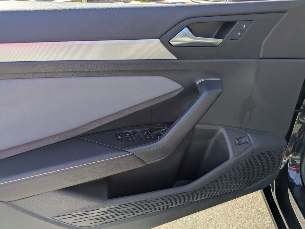 Used 2025 Volkswagen Jetta SE image 15