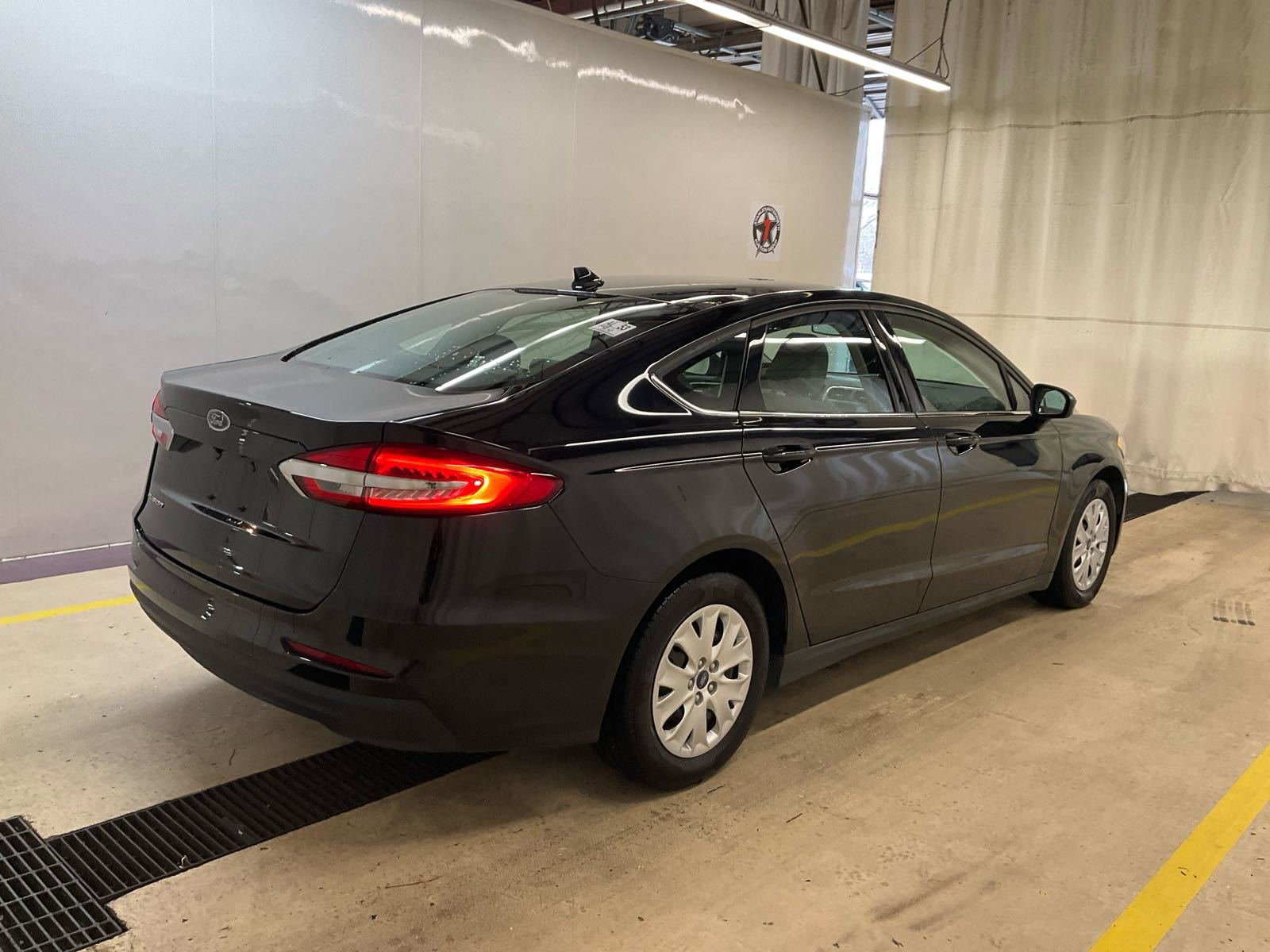 Used 2020 Ford Fusion S image 4