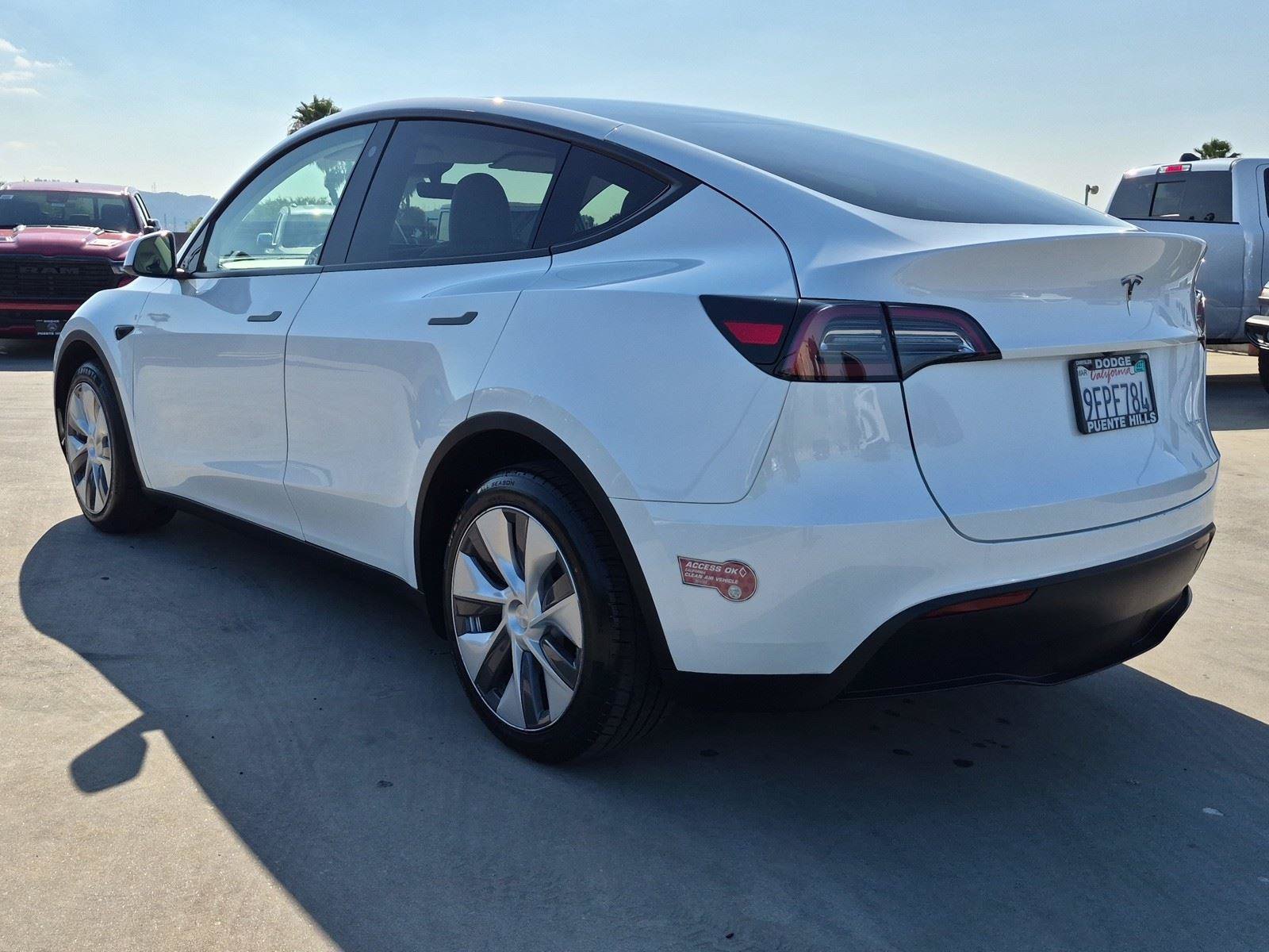 Used 2023 Tesla Model Y AWD image 4