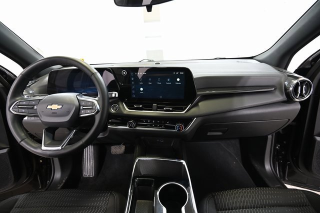 Used 2025 Chevrolet Equinox LT image 2