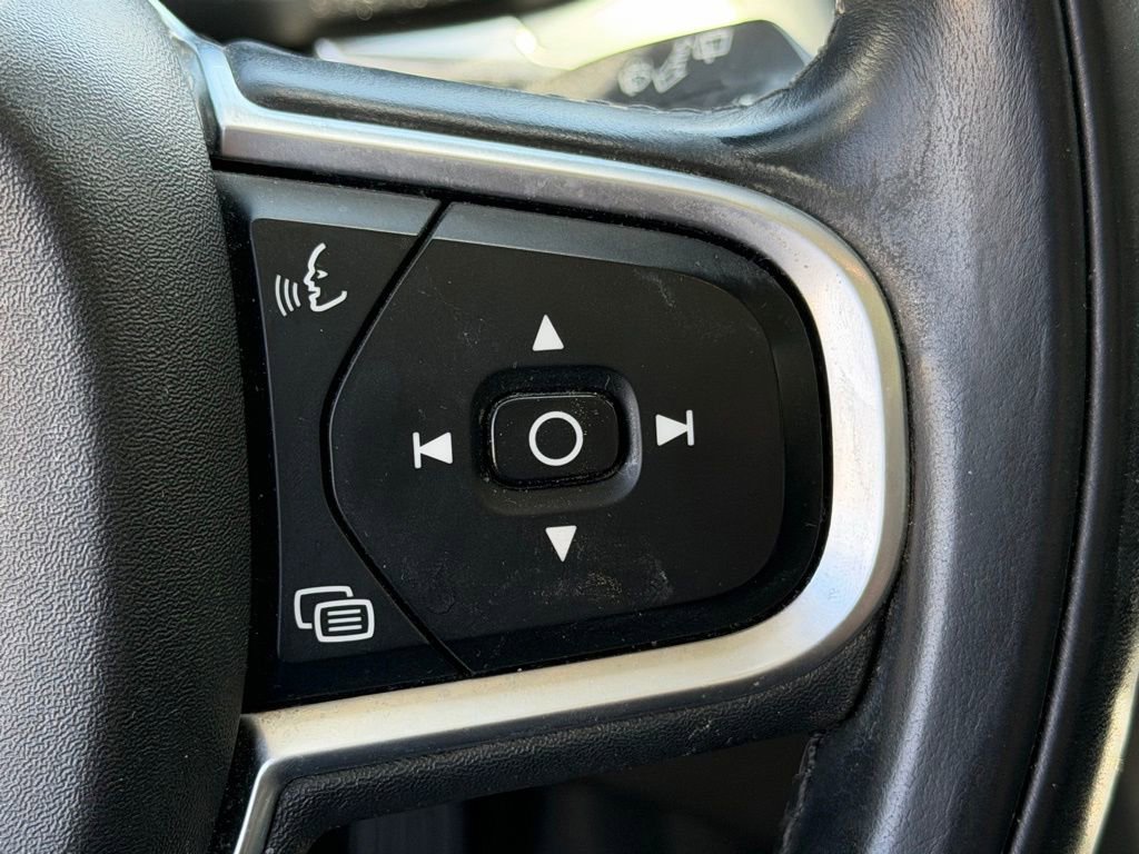 Used 2018 Volvo XC60 T6 Momentum w/ Advanced Package AWD/4WD image 16