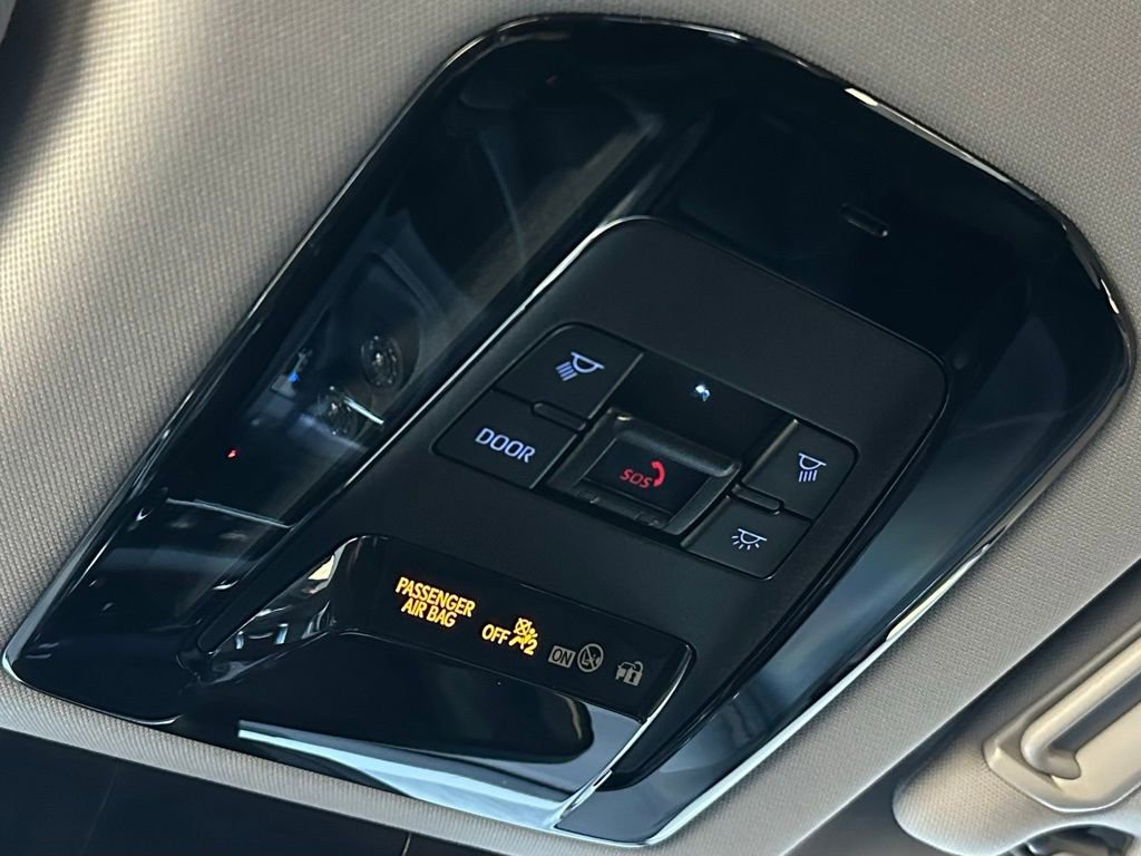 Used 2022 Toyota Venza XLE image 48