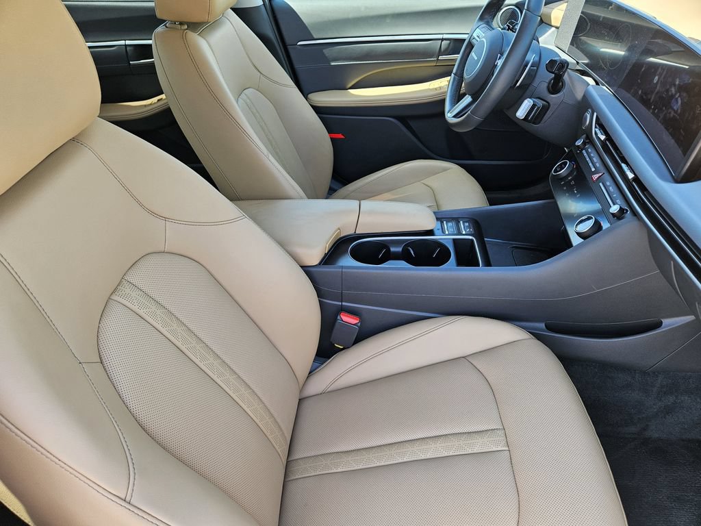Certified 2025 Hyundai Sonata Limited FWD image 11