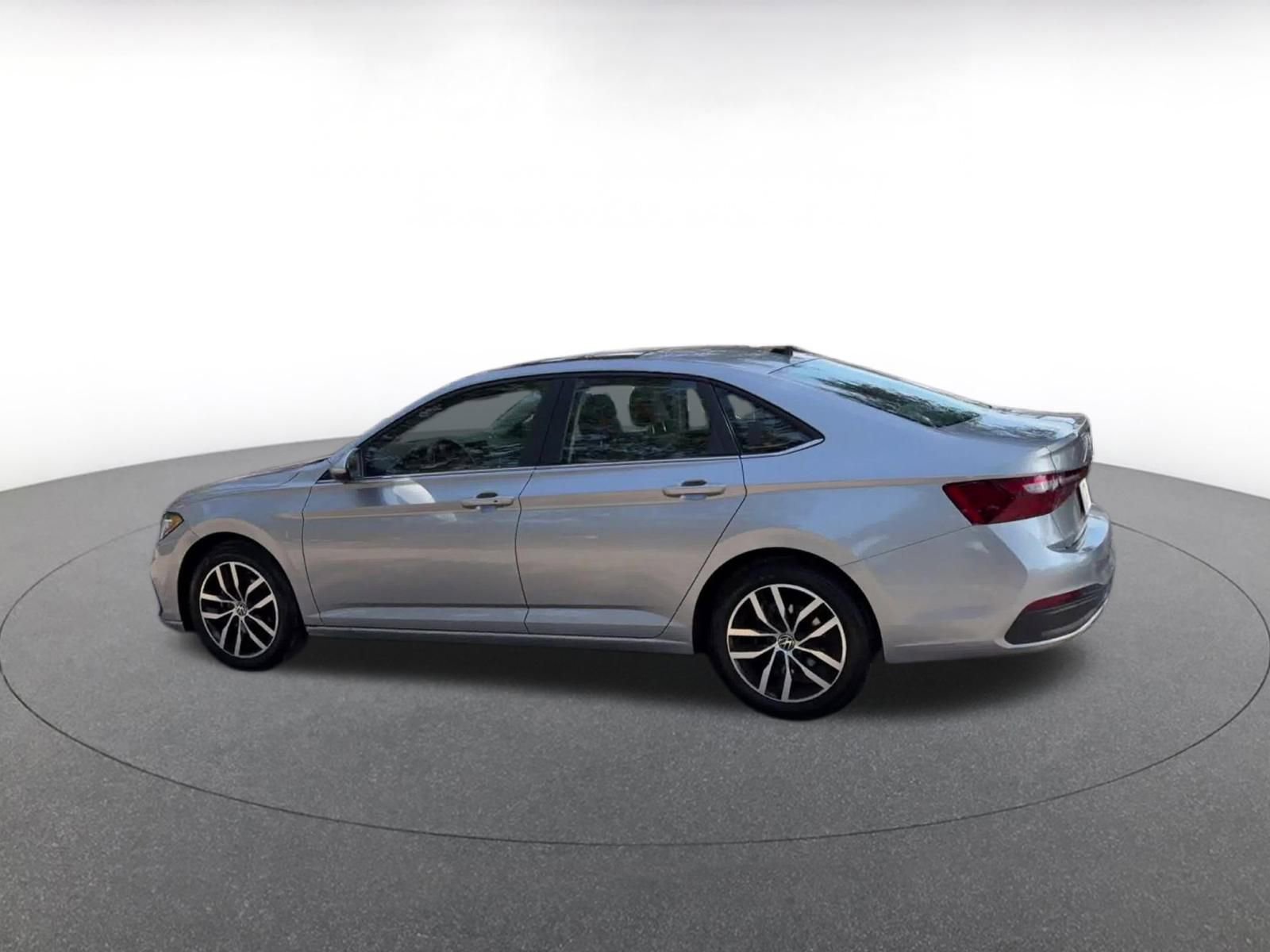 Used 2025 Volkswagen Jetta SE image 10