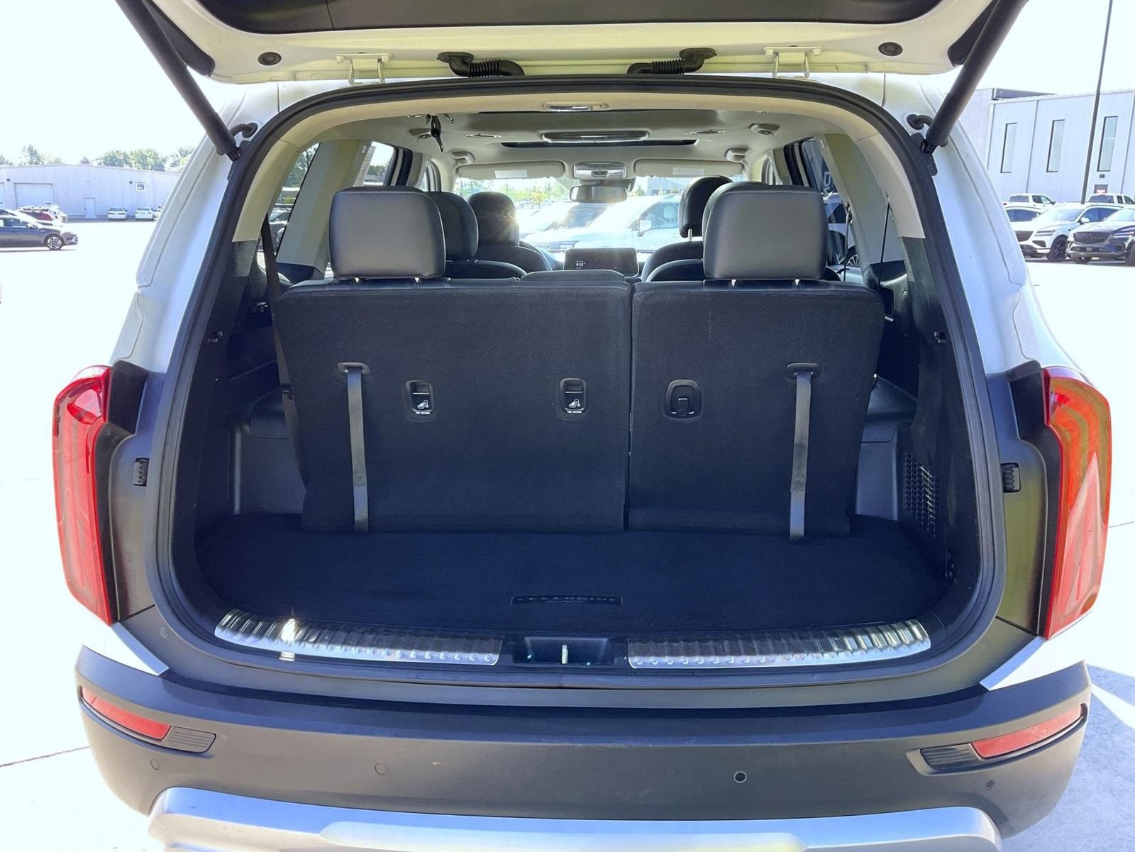 Used 2022 Kia Telluride SX w/ Towing Package AWD/4WD image 9