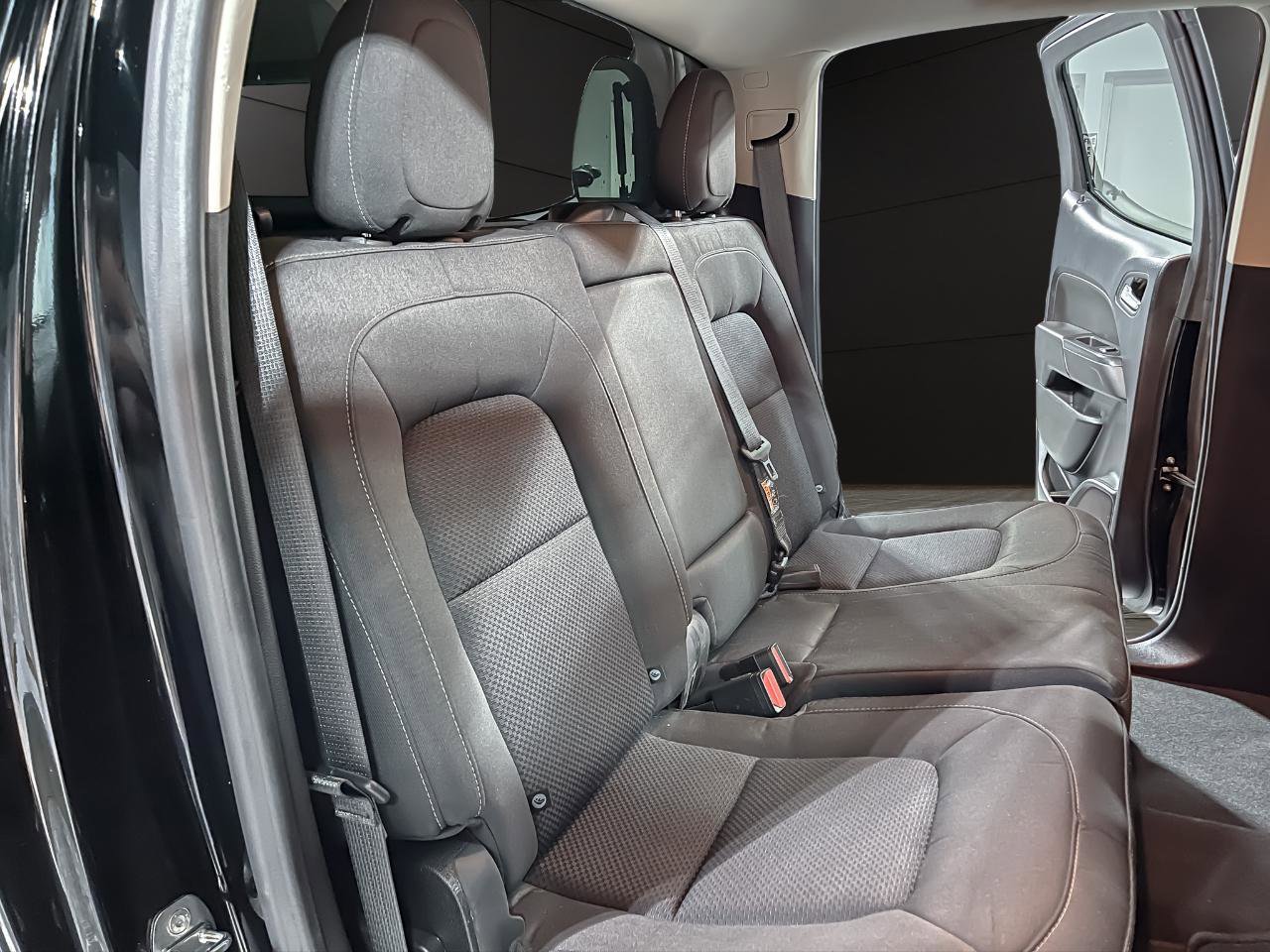 Used 2022 Chevrolet Colorado LT w/ Safety Package image 18