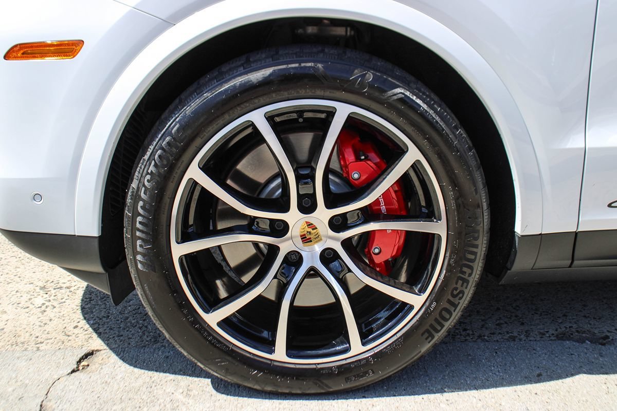 Used 2024 Porsche Cayenne S AWD/4WD image 12