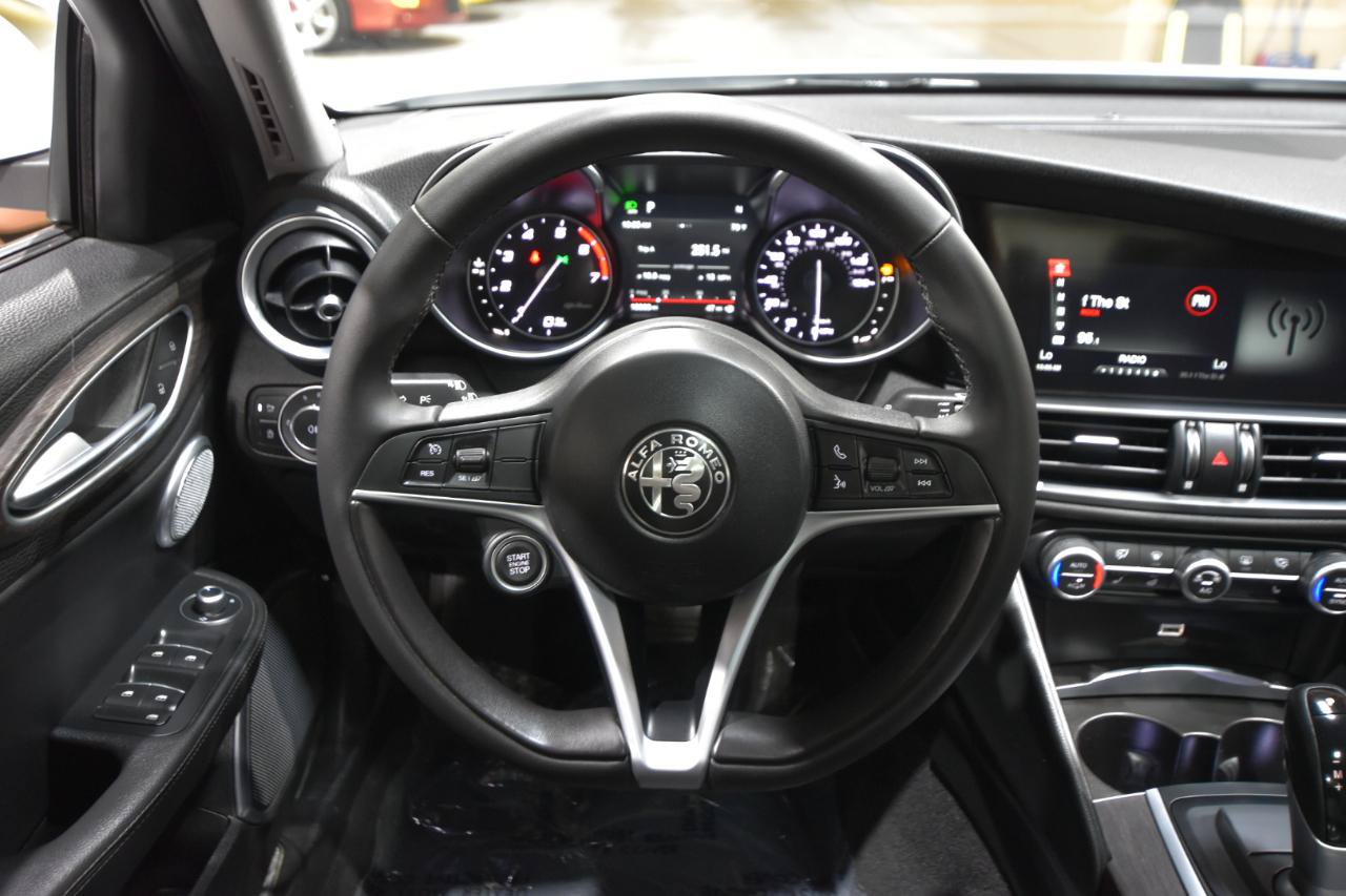 Used 2019 Alfa Romeo Giulia Ti AWD/4WD image 15