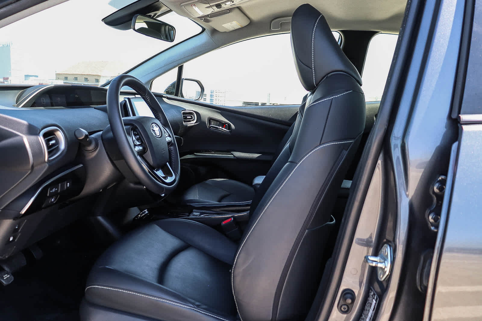 Used 2022 Toyota Prius Prime XLE image 16