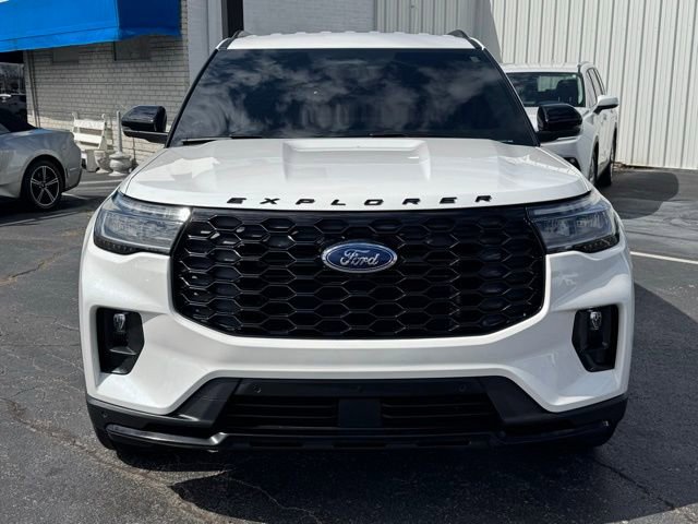 Used 2025 Ford Explorer ST-Line w/ Premium Package image 2