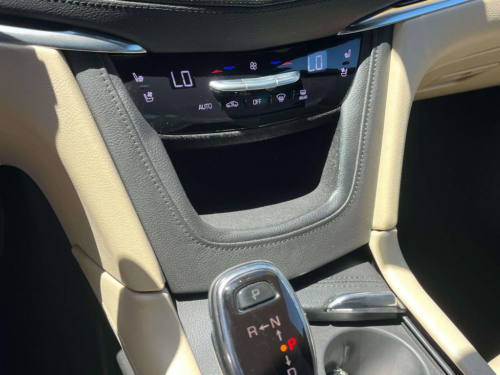 Used 2017 Cadillac XT5 Premium Luxury FWD image 32