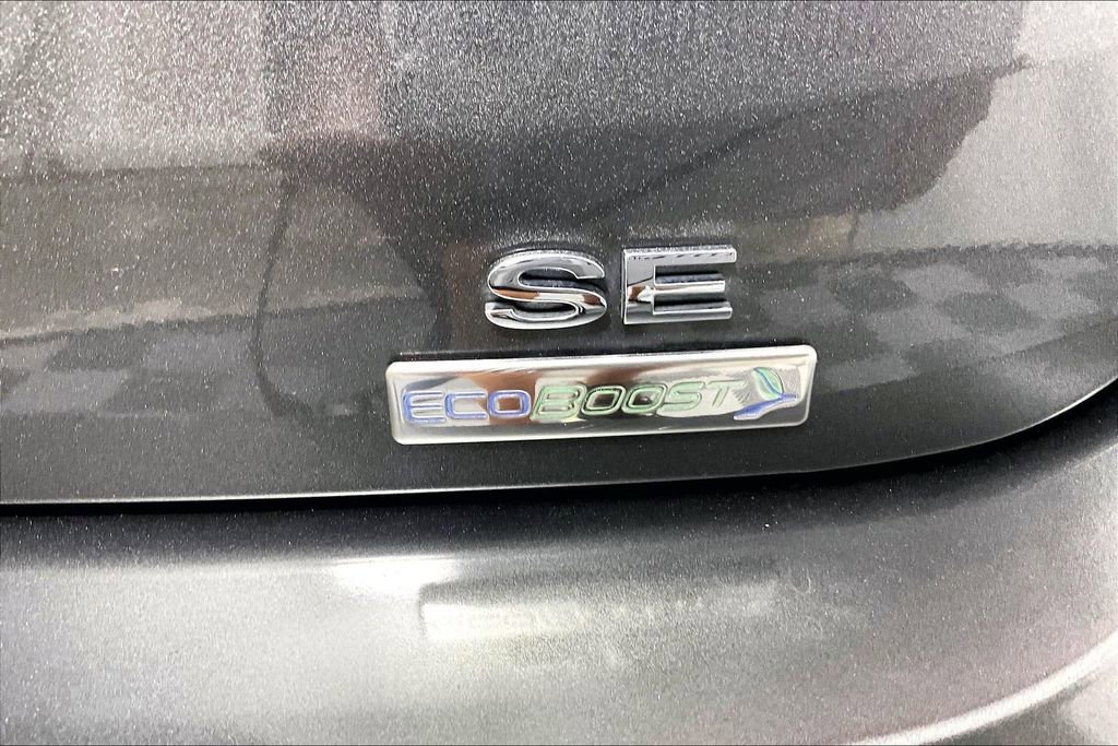 Used 2018 Ford Focus SE w/ SE Appearance Package FWD image 14