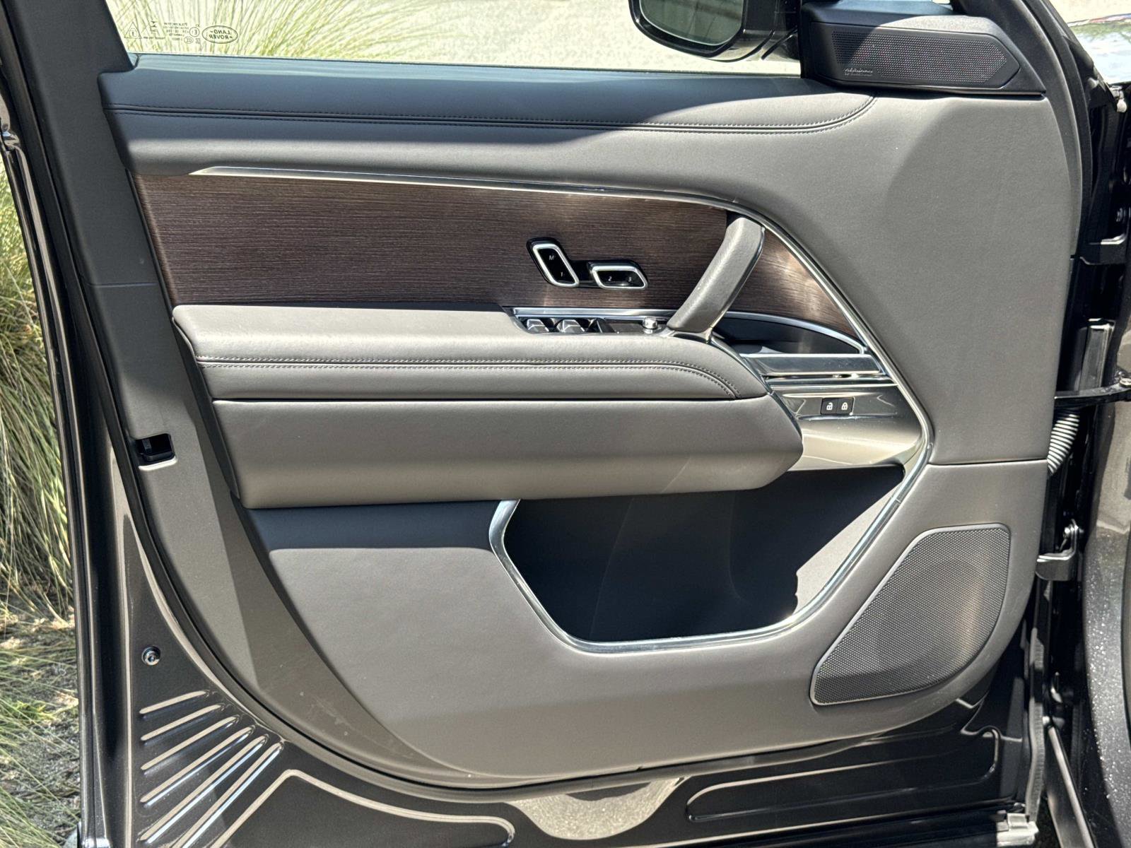 Certified 2025 Land Rover Range Rover SE AWD/4WD image 19