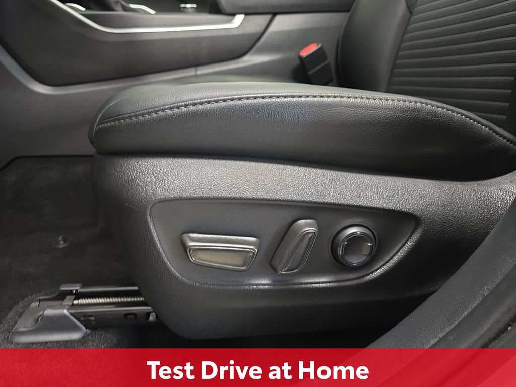 Certified 2025 Toyota Highlander XSE AWD/4WD image 32