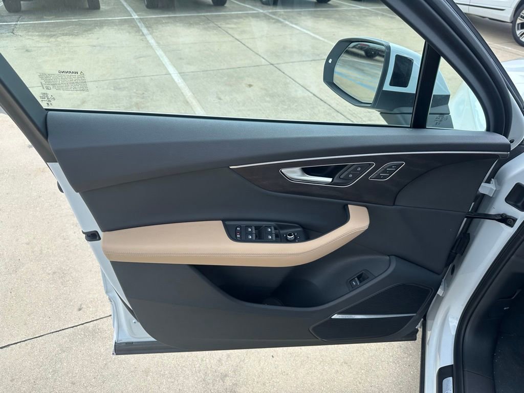 Used 2025 Audi Q7 3.0T Prestige image 11