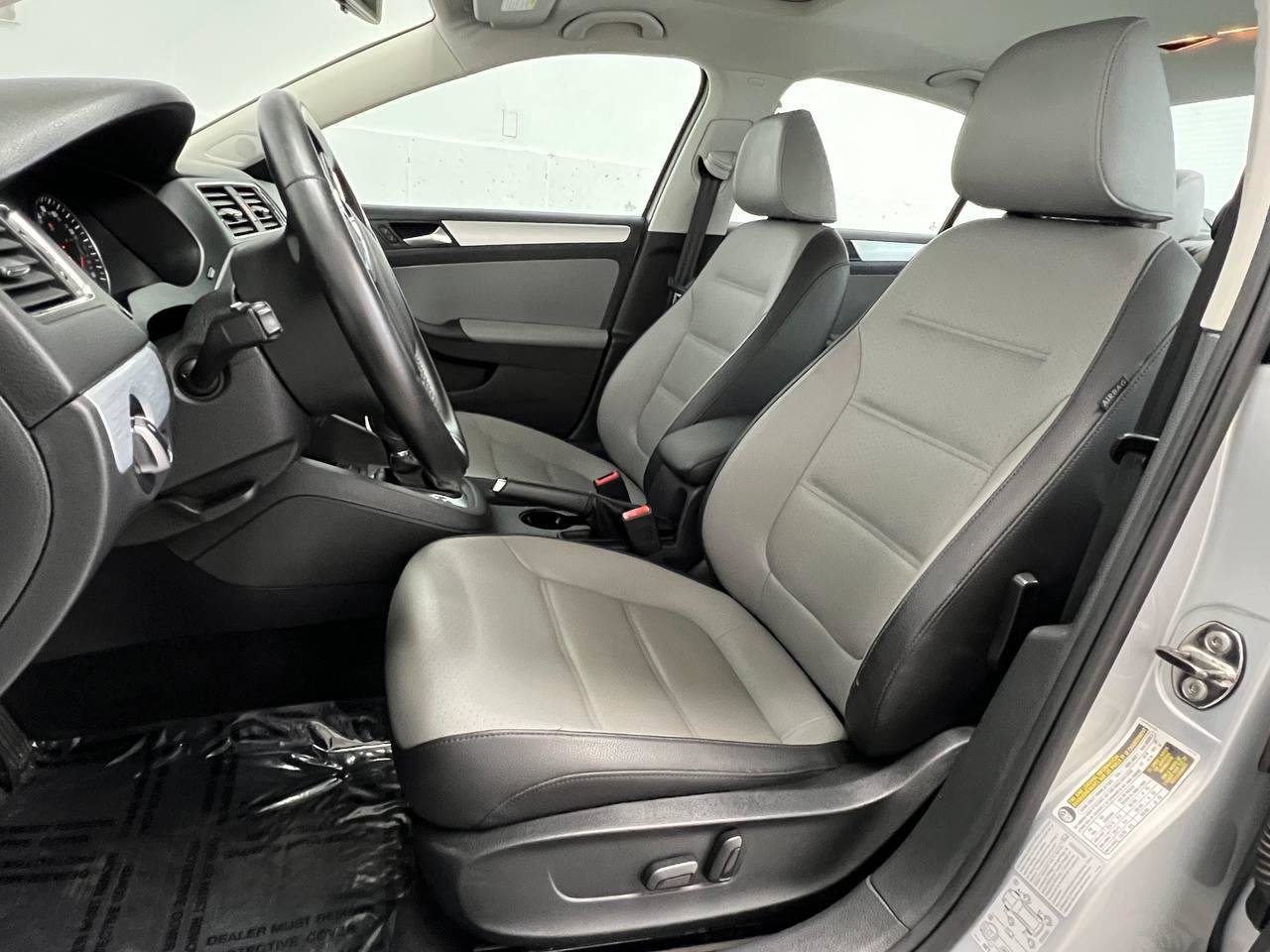 Used 2013 Volkswagen Jetta Hybrid Sedan FWD image 8