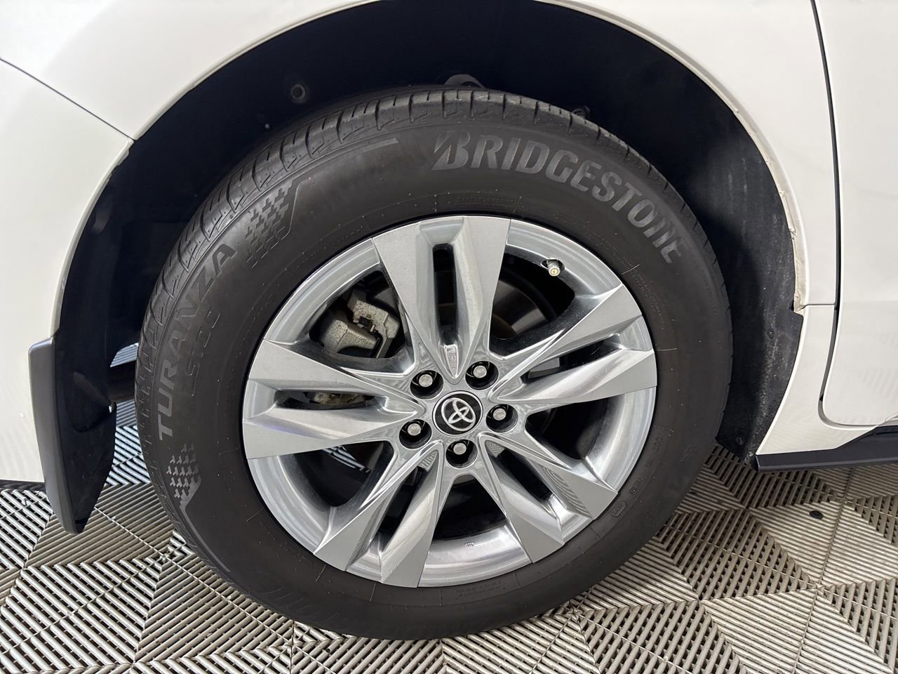 Used 2024 Toyota Sienna Limited AWD/4WD image 33