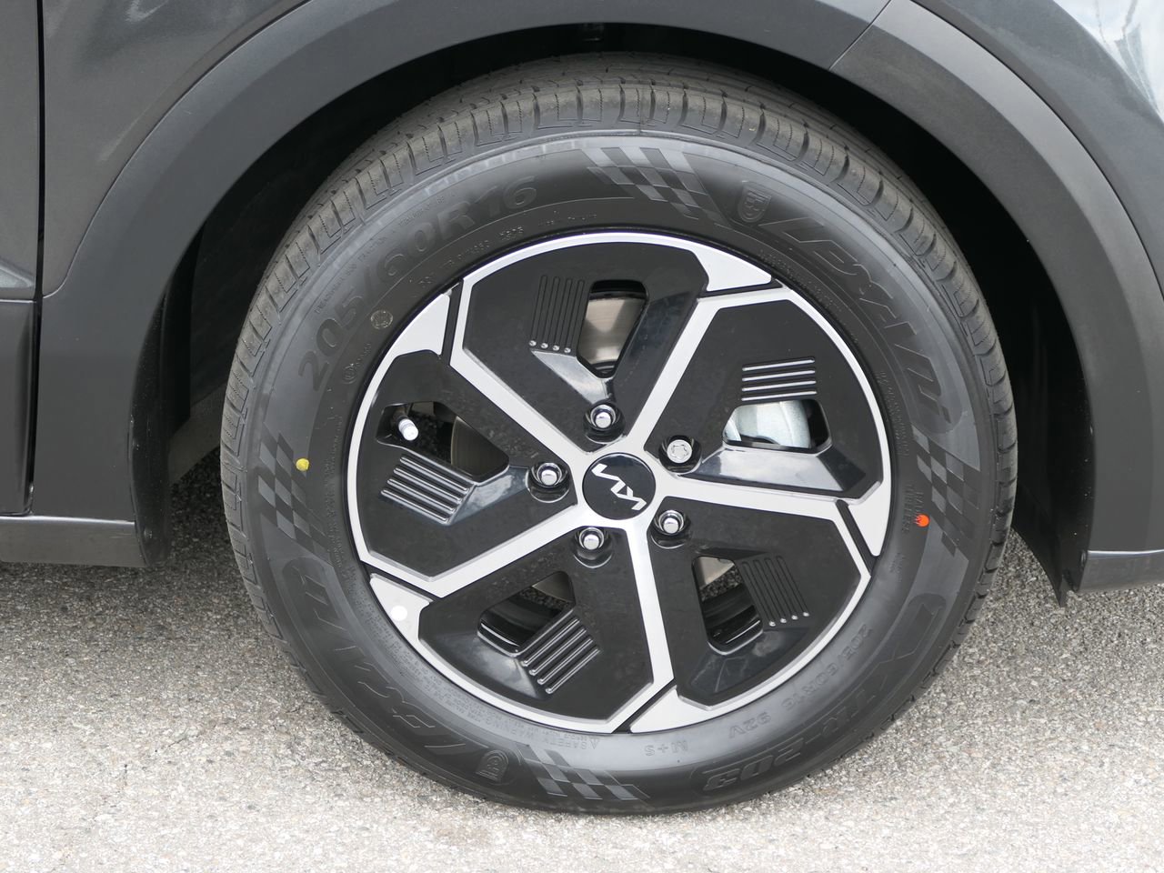 Used 2025 Kia Niro EX image 10