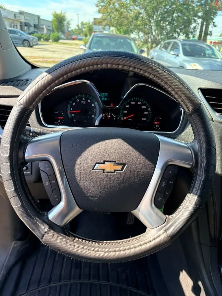 Used 2015 Chevrolet Traverse LT w/ Style and Technology Package FWD image 11