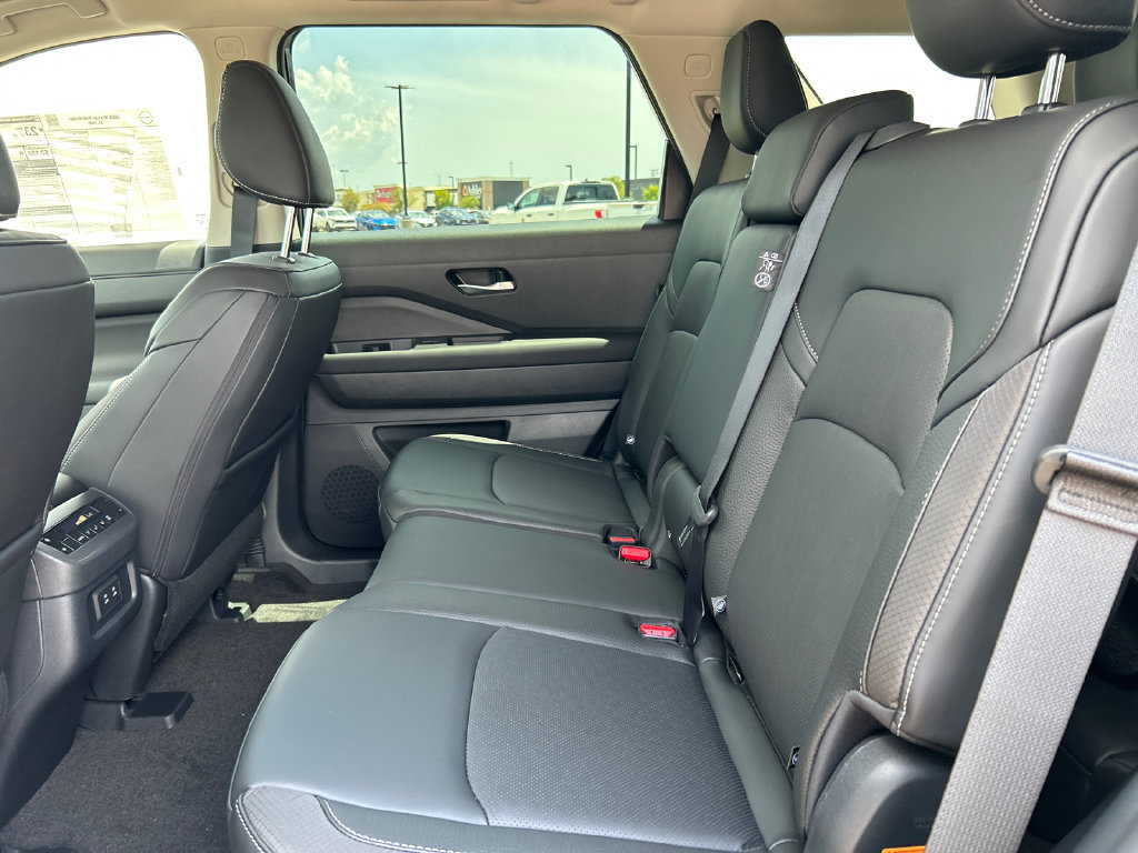 New 2026 Nissan Pathfinder SL FWD image 33