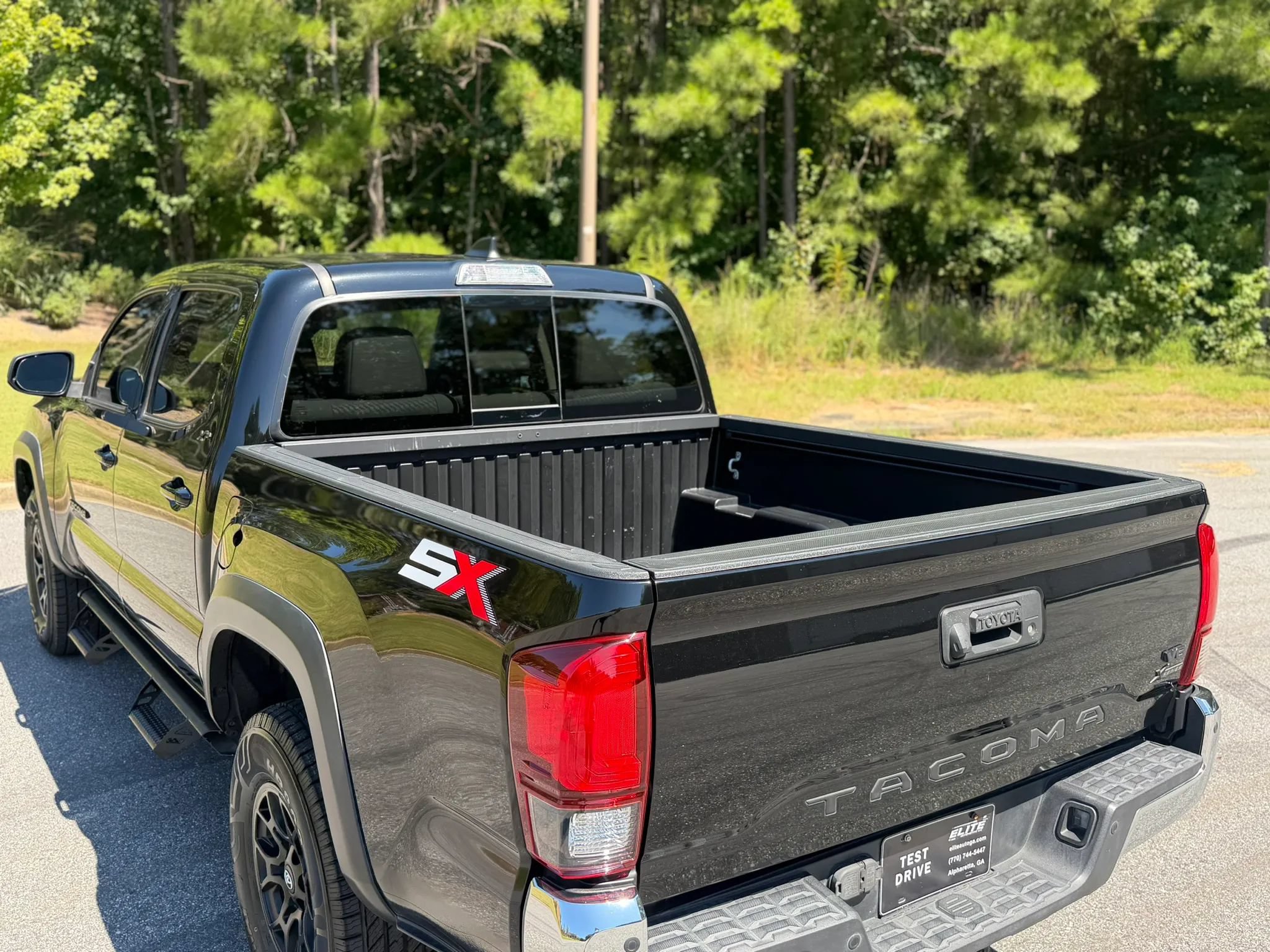 Used 2023 Toyota Tacoma SR5 RWD image 18