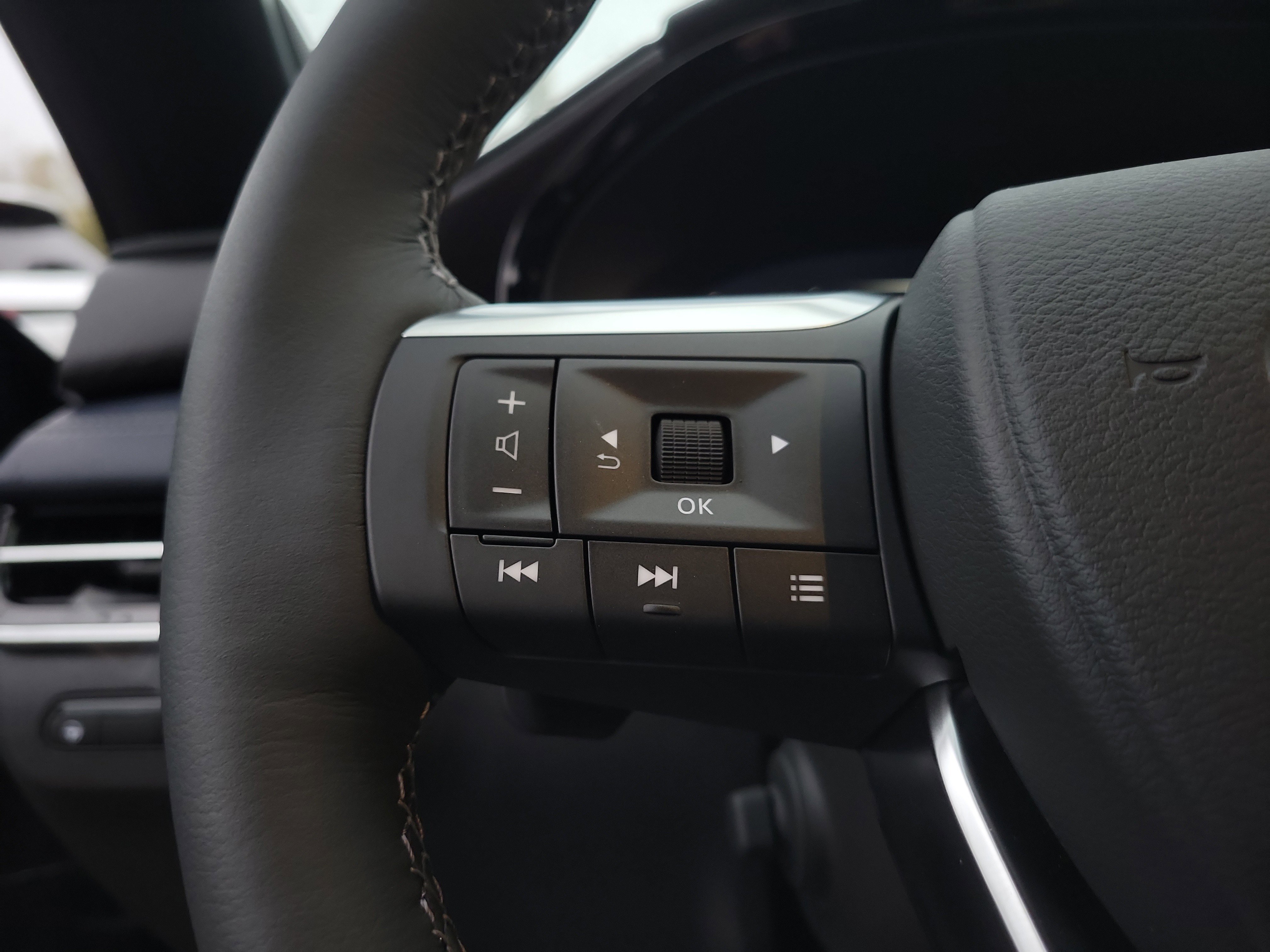 New 2026 INFINITI QX60 Sport w/ Dark Cargo Package image 14