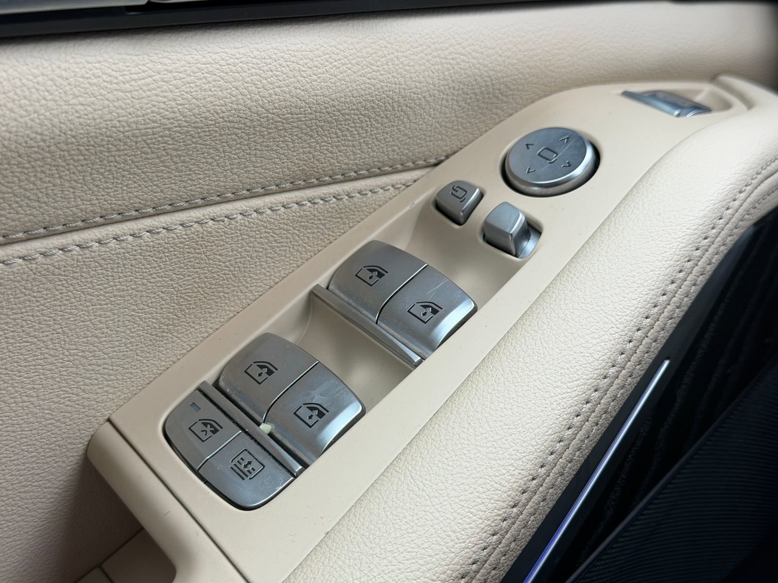 Used 2022 BMW X7 xDrive40i w/ Premium Package image 23