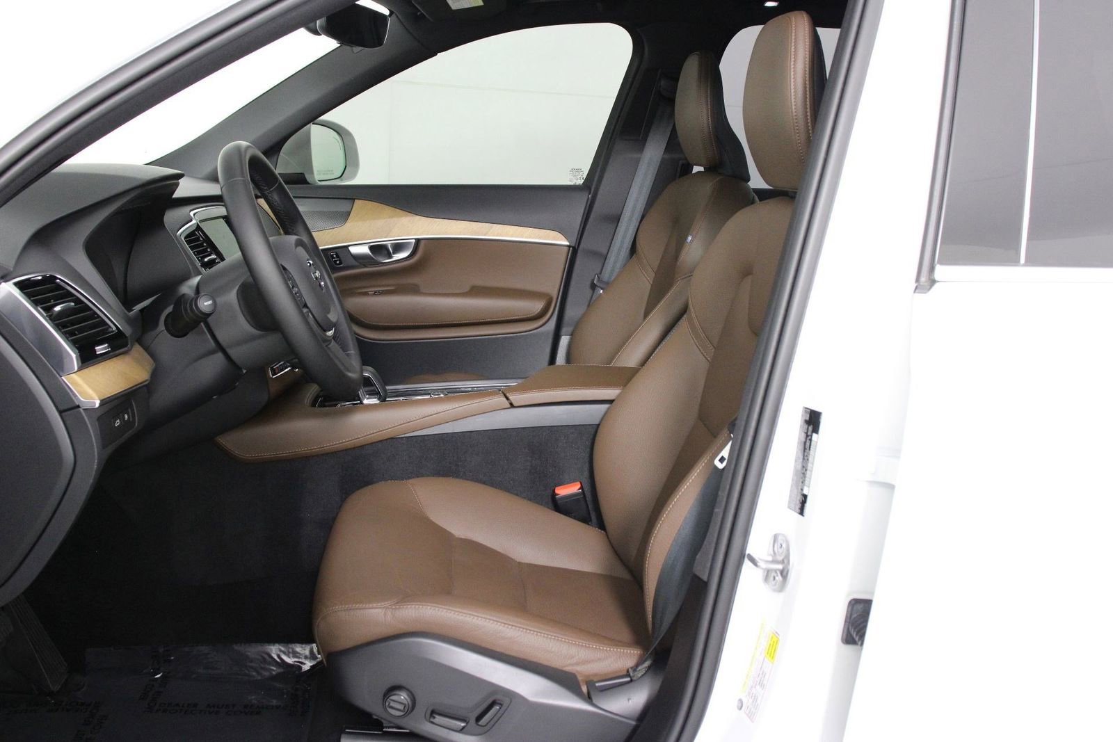Certified 2024 Volvo XC90 T8 Plus AWD/4WD image 31