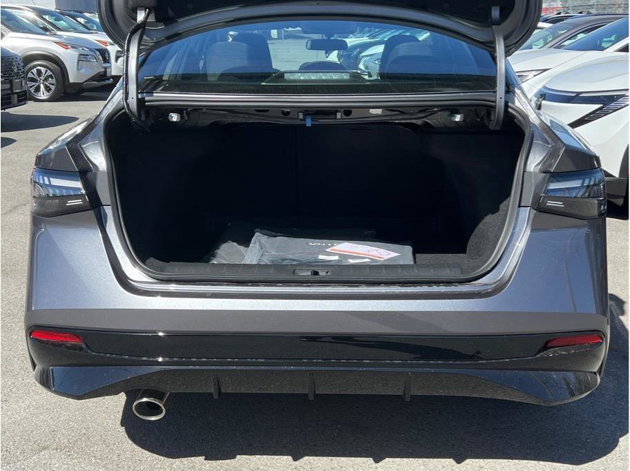New 2027 Nissan Sentra SR FWD image 5