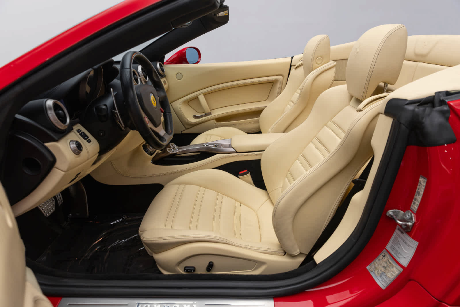Used 2010 Ferrari California RWD image 13