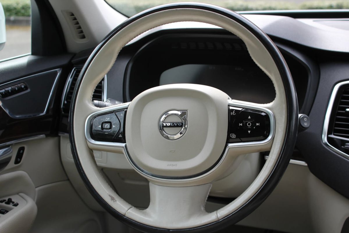 Used 2016 Volvo XC90 T6 Momentum AWD/4WD image 28