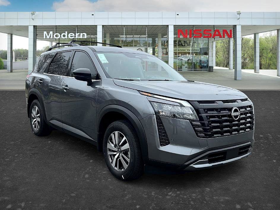 New 2026 Nissan Pathfinder SL image 3