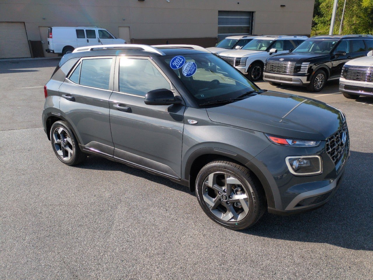 Used 2023 Hyundai Venue Limited w/ Cargo Package FWD image 1