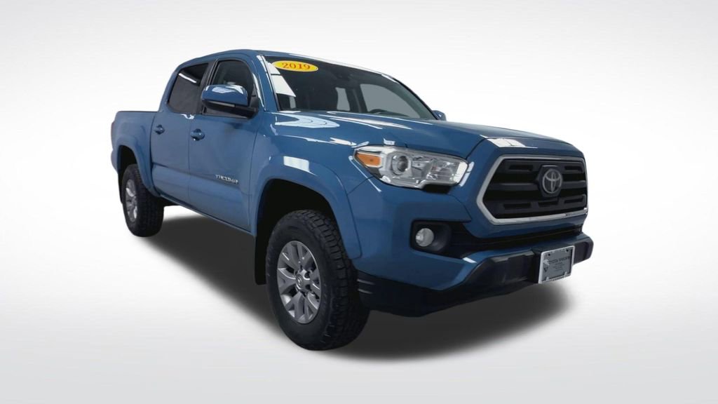Used 2019 Toyota Tacoma SR5 AWD/4WD image 2