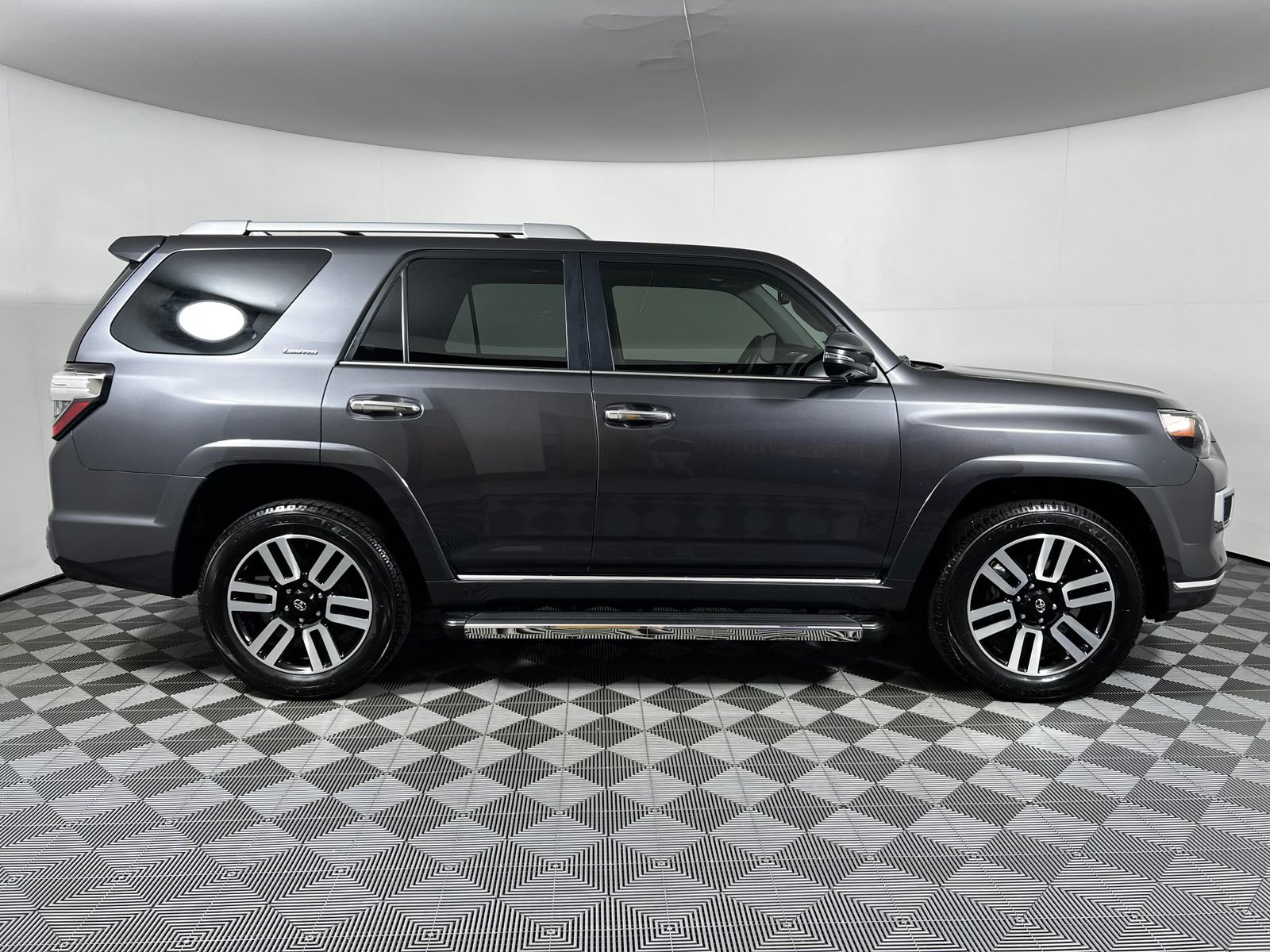 Used 2022 Toyota 4Runner Limited AWD/4WD image 4