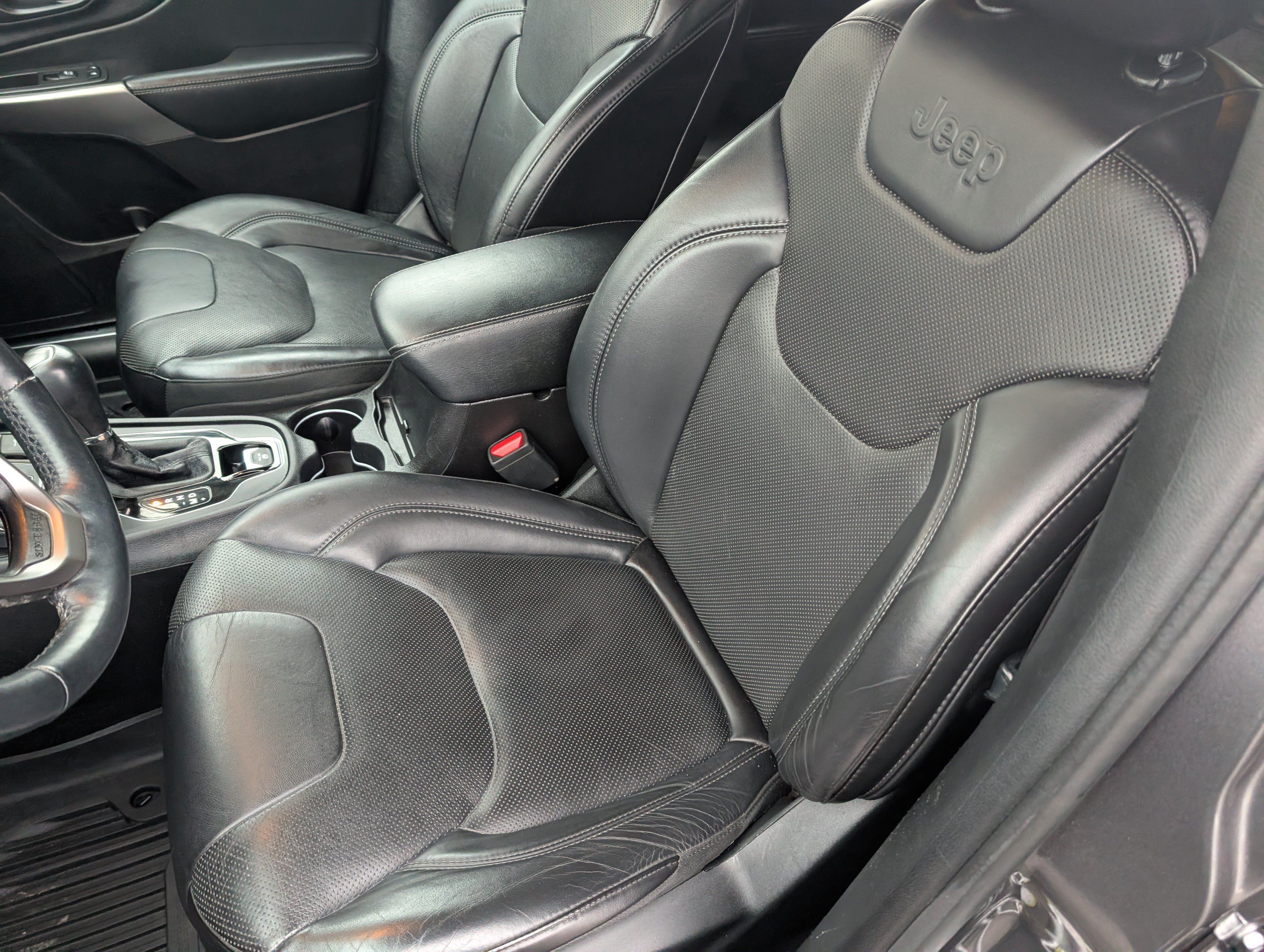 Used 2019 Jeep Cherokee Limited AWD/4WD image 12