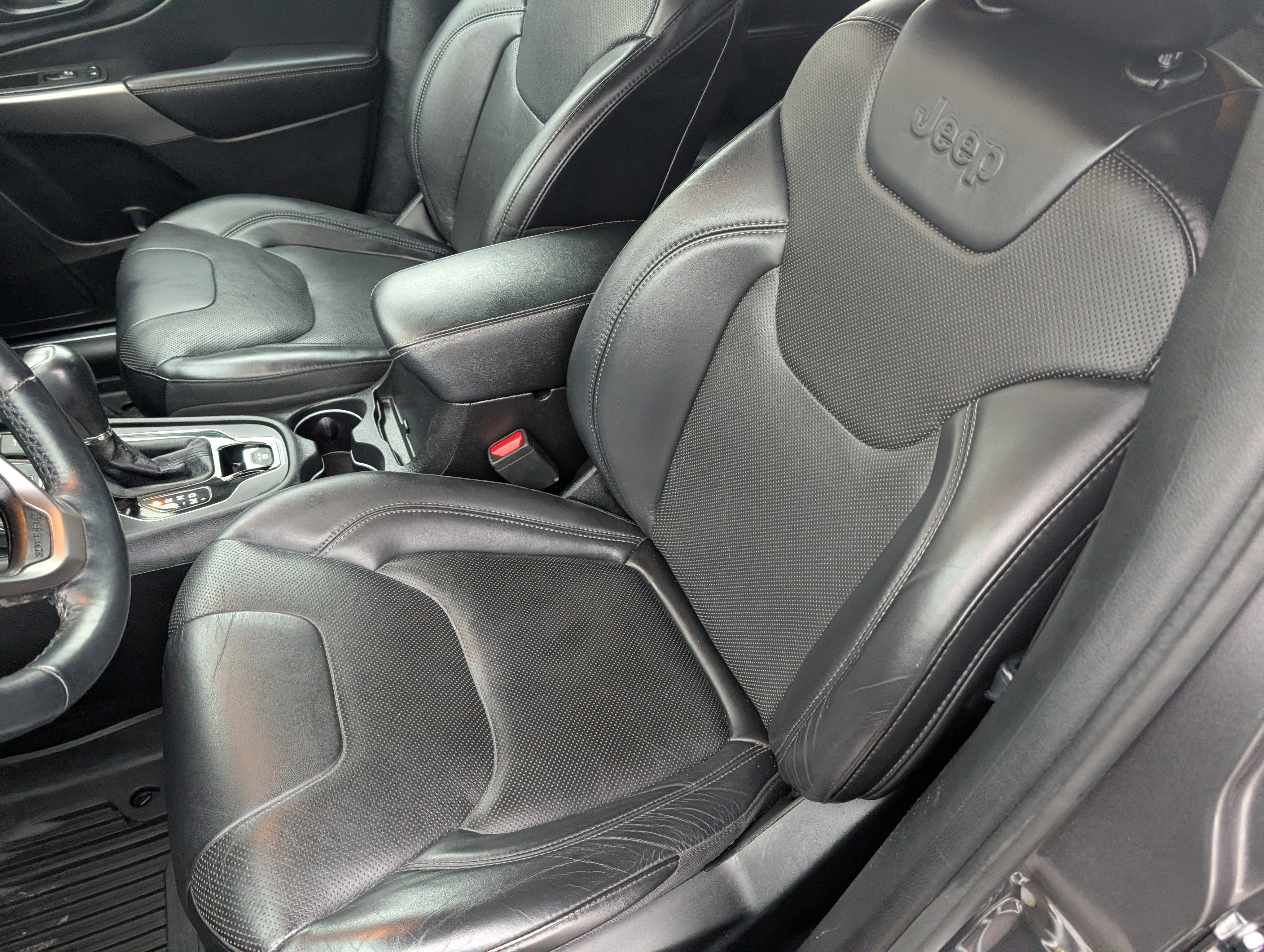 Used 2019 Jeep Cherokee Limited image 12