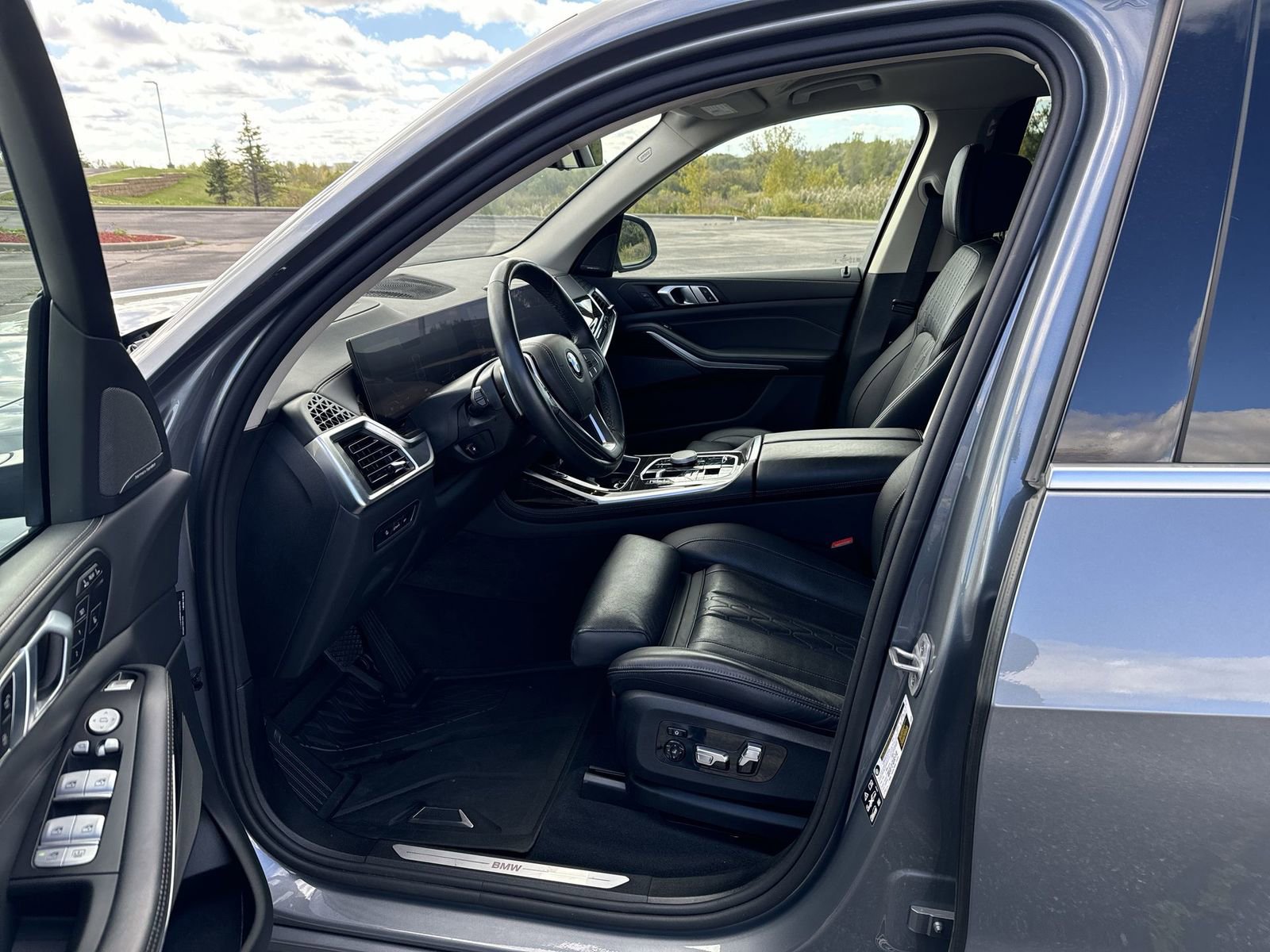 Used 2025 BMW X7 xDrive40i image 4