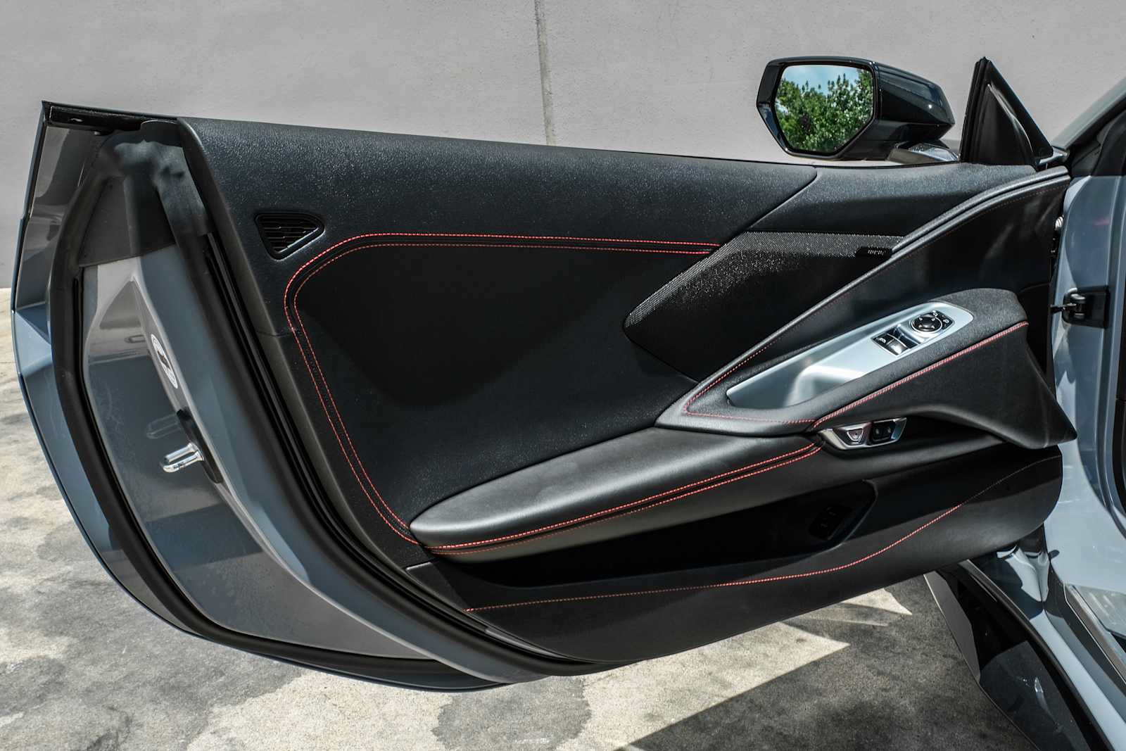 Used 2025 Chevrolet Corvette Z06 RWD image 31