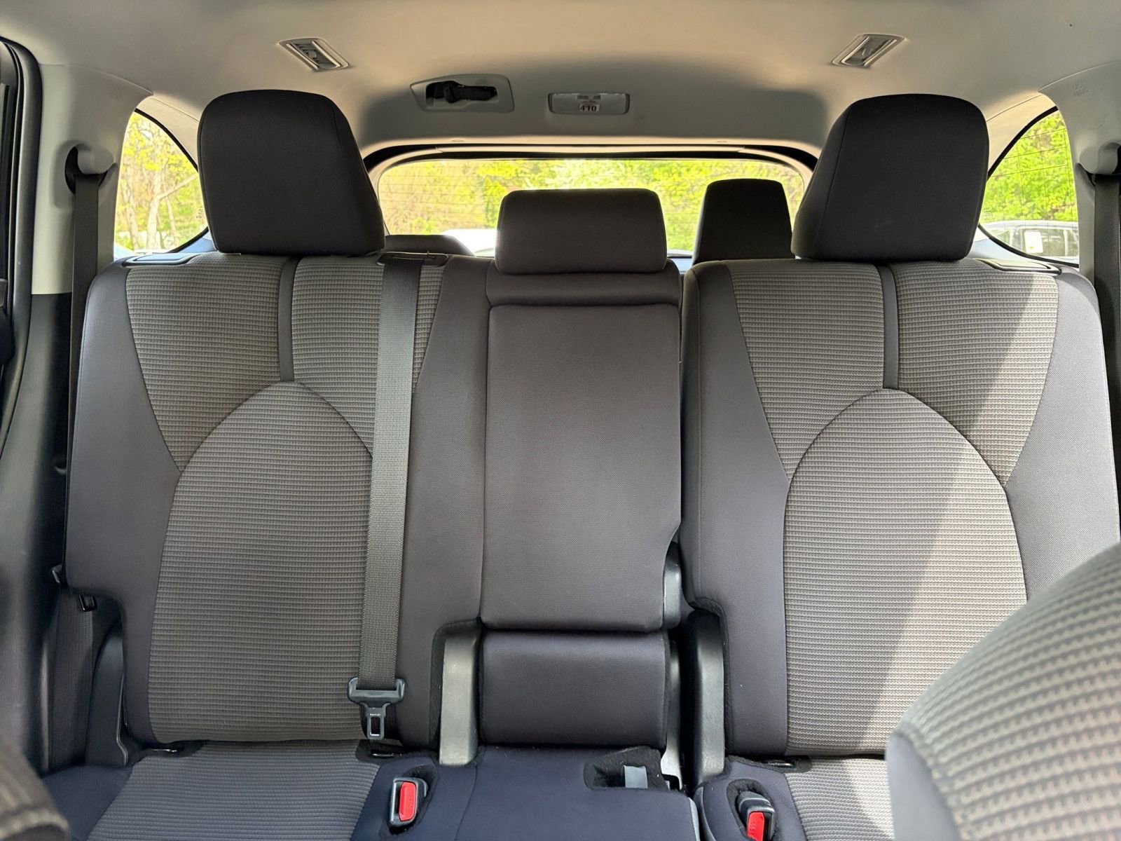 Used 2025 Toyota Highlander LE FWD image 40