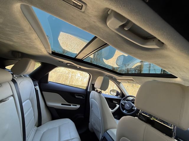 Used 2020 Jaguar F-PACE Prestige image 32