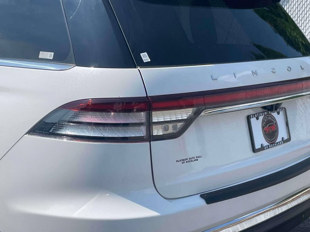 Used 2022 Lincoln Aviator AWD w/ Premium Package image 9