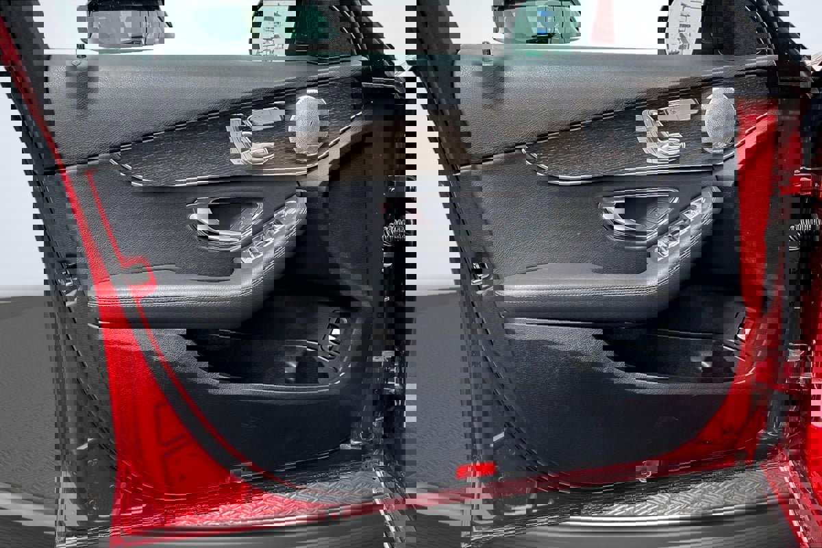 Used 2020 Mercedes-Benz C 300 Sedan w/ Premium Package image 23